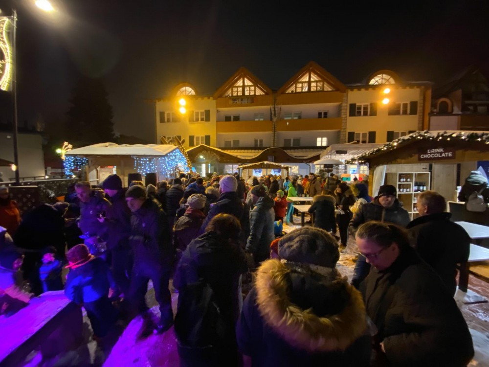 Eurochocolate Christmas:la Paganella ricoperta di Cioccolato conquista gli  amanti della montagna Chiusa in dolcezza la prima giornata - Zarabazà