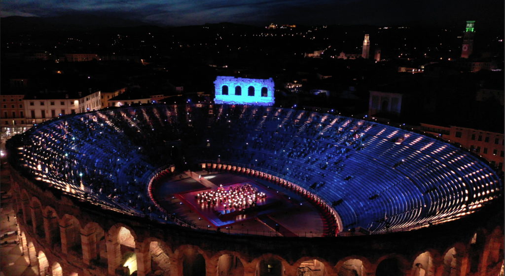 Casella di testo: ROSSINI ALL’ARENA DI VERONA
Le opere in programma il 14 agosto nella storia del Festival
Il Barbiere di Siviglia, 47 recite                                             negli anni 1948, 1956, 1996, 2007, 2009, 2011, 2015, 2018
Guglielmo Tell, 5 recite nel 1931
Semiramide, mai rappresentata
La Cenerentola, mai rappresentata

Altri titoli rossiniani e concerti straordinari nella storia del Festival
Mosè, 8 recite nel 1925
Stabat Mater, 1971
Dedicato a Rossini, 1992
