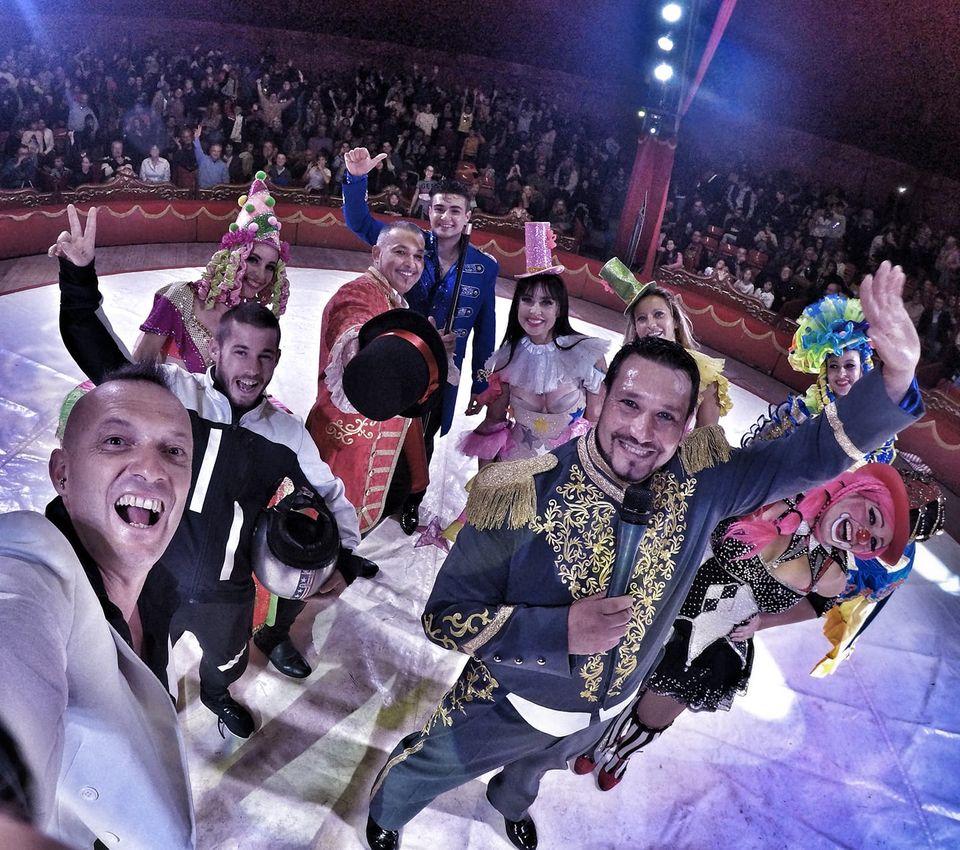 a brescia il circo di mosca sfida la gravita con gli artisti del festival di monte carlo e dei talent show in totale sicurezza zarabaza