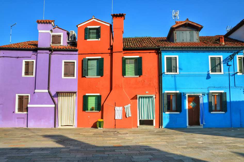 "burano case colorate"